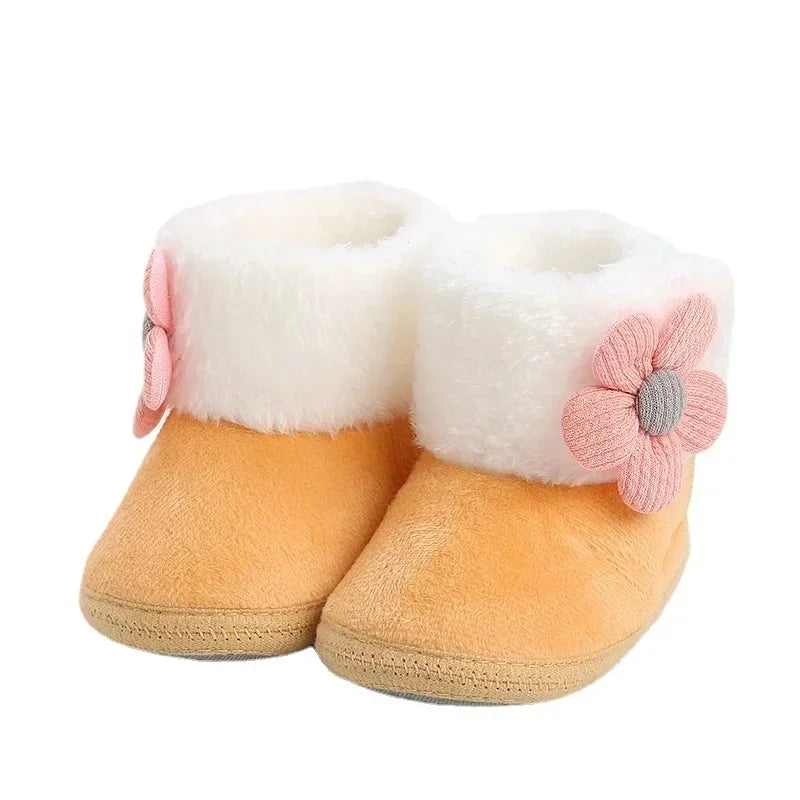 Pompom baby booties